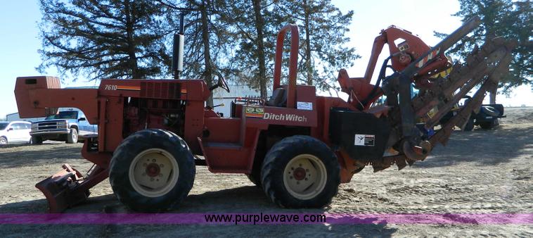 image for item D8697 1998 Ditch Witch 7610 trencher