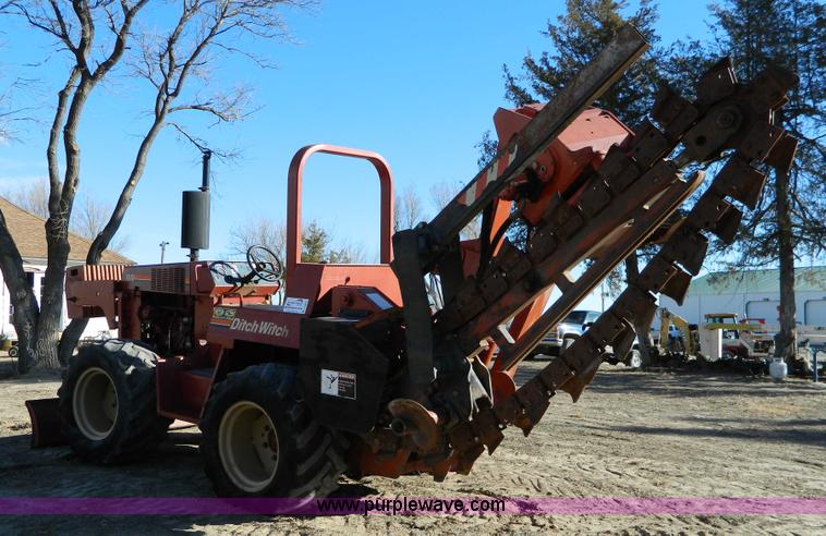 image for item D8697 1998 Ditch Witch 7610 trencher
