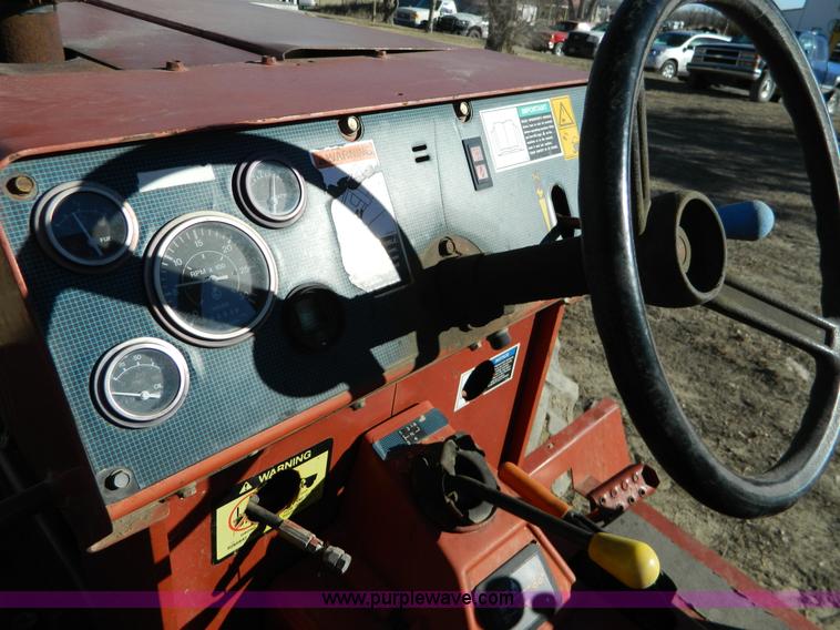 image for item D8697 1998 Ditch Witch 7610 trencher