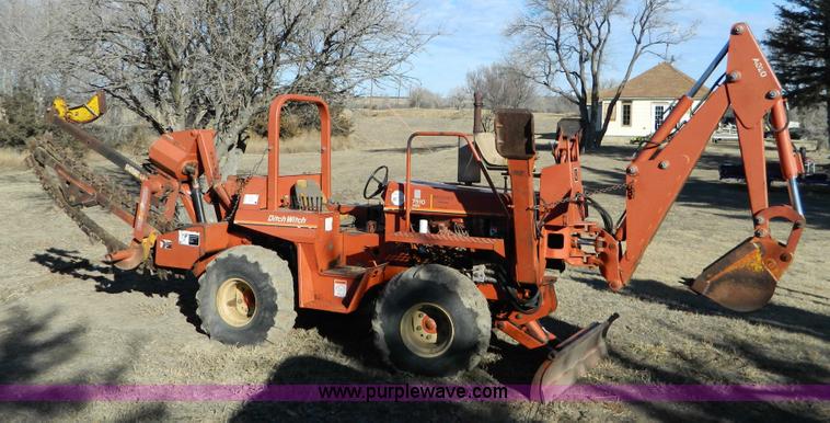 image for item D8698 1999 Ditch Witch 7510DD trencher with backhoe attachment