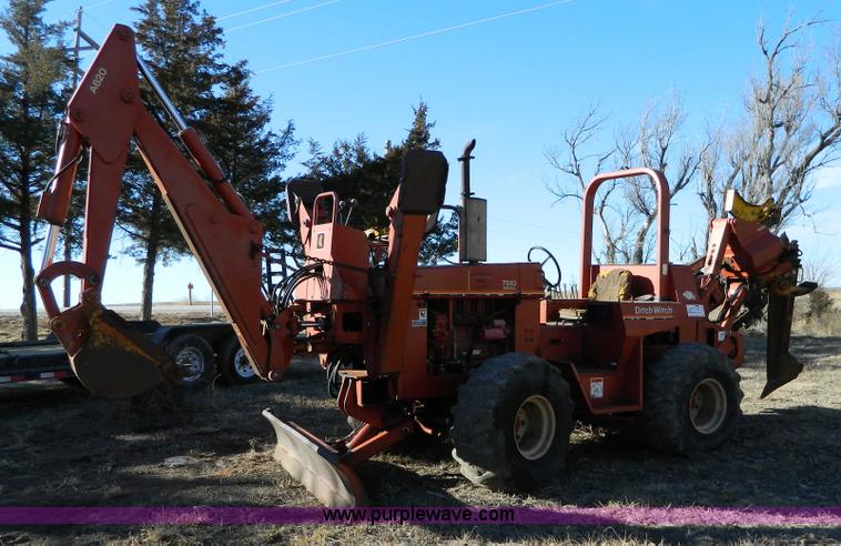 image for item D8698 1999 Ditch Witch 7510DD trencher with backhoe attachment
