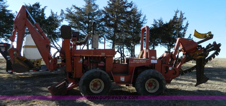 image for item D8698 1999 Ditch Witch 7510DD trencher with backhoe attachment