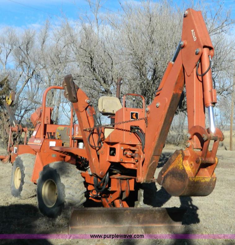 image for item D8698 1999 Ditch Witch 7510DD trencher with backhoe attachment