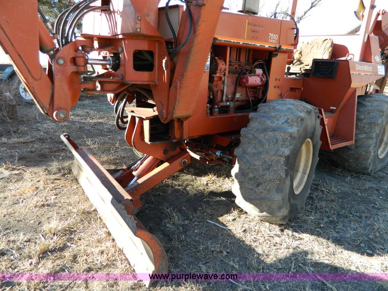 image for item D8698 1999 Ditch Witch 7510DD trencher with backhoe attachment