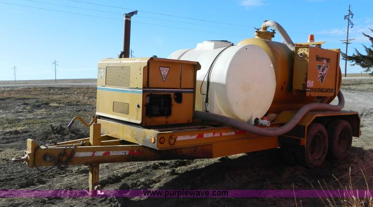 image for item D8701 2001 Vermeer E900 evacuator