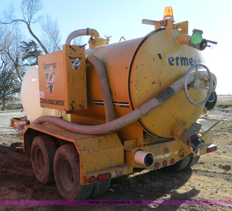 image for item D8701 2001 Vermeer E900 evacuator