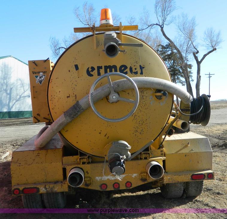 image for item D8701 2001 Vermeer E900 evacuator