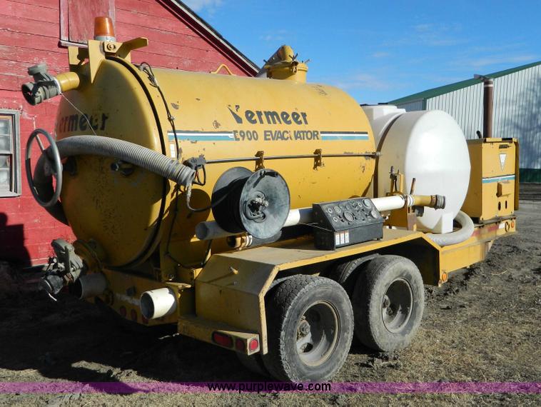 image for item D8701 2001 Vermeer E900 evacuator