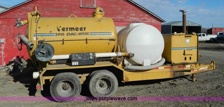 image for item D8701 2001 Vermeer E900 evacuator