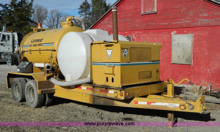 image for item D8701 2001 Vermeer E900 evacuator