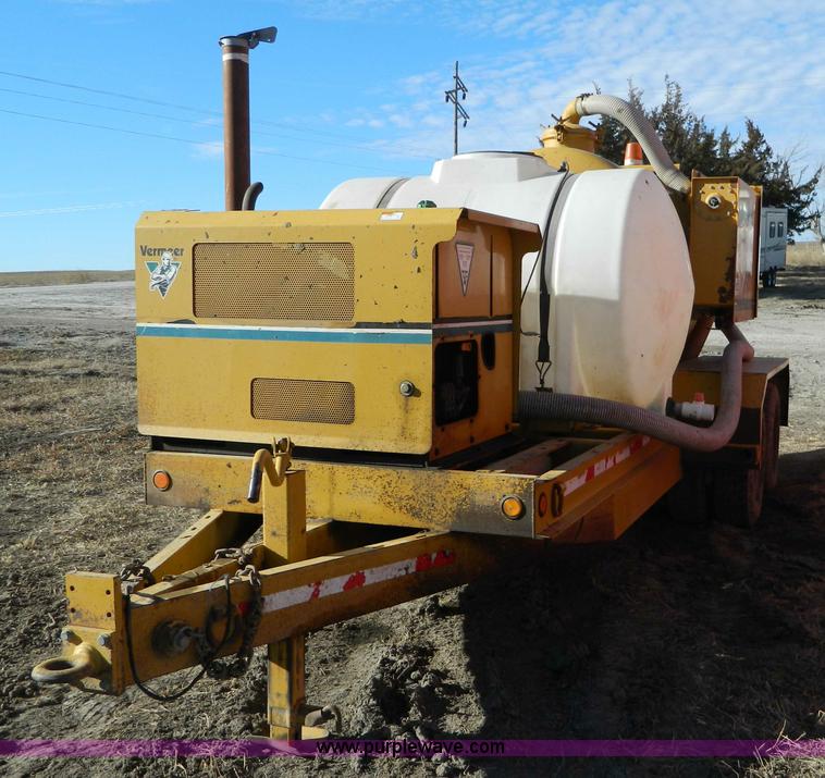 image for item D8701 2001 Vermeer E900 evacuator