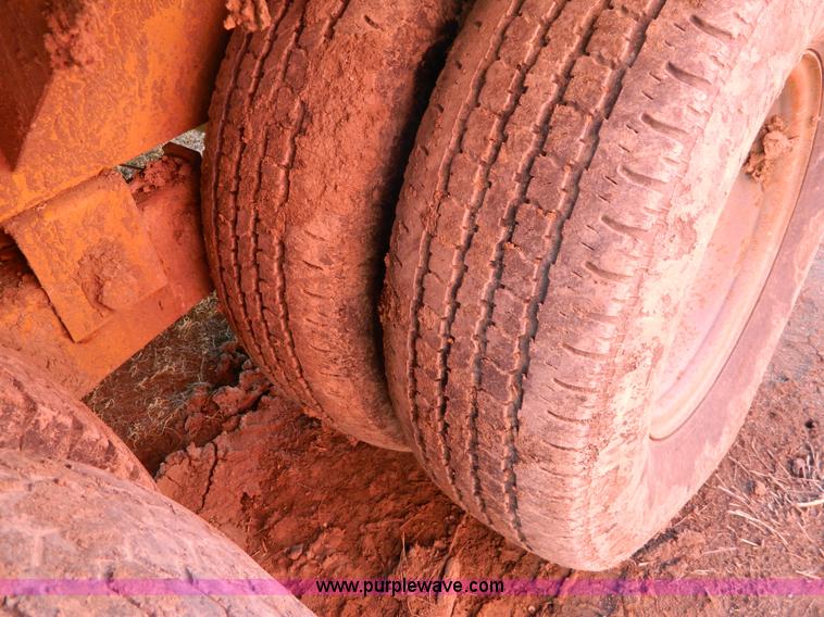 image for item D8701 2001 Vermeer E900 evacuator