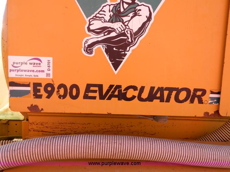 image for item D8701 2001 Vermeer E900 evacuator