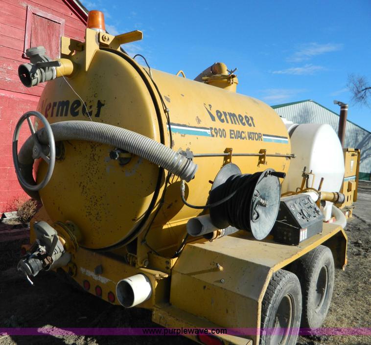 image for item D8701 2001 Vermeer E900 evacuator