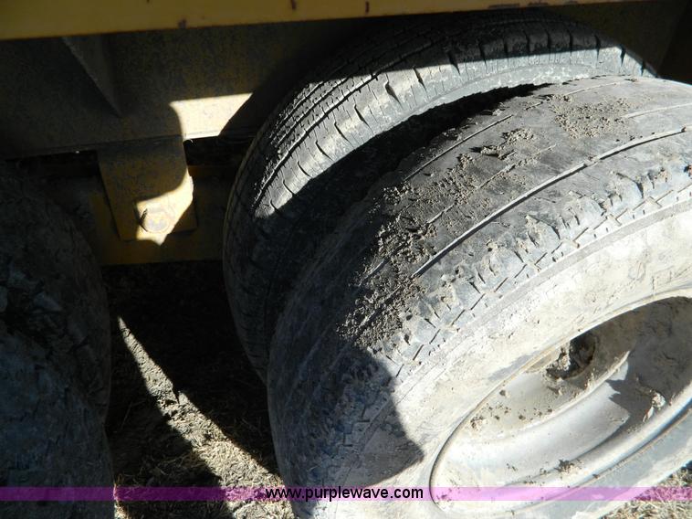 image for item D8701 2001 Vermeer E900 evacuator