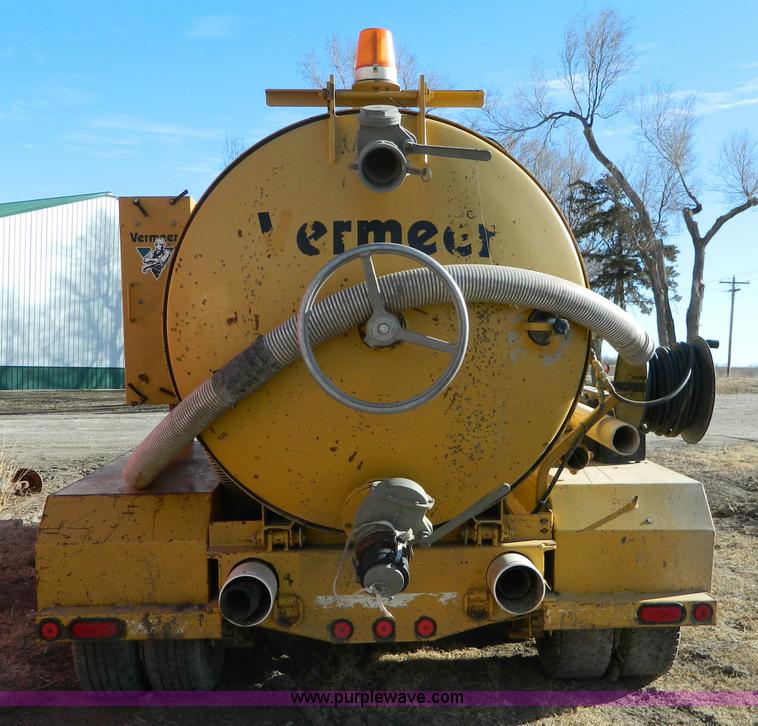 image for item D8701 2001 Vermeer E900 evacuator