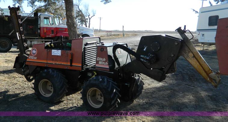 image for item D8703 2000 Ditch Witch 410SXD vibratory plow with trencher