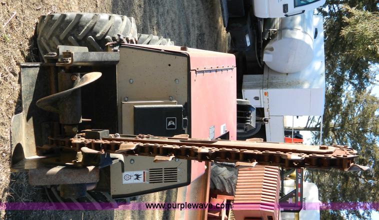 image for item D8703 2000 Ditch Witch 410SXD vibratory plow with trencher