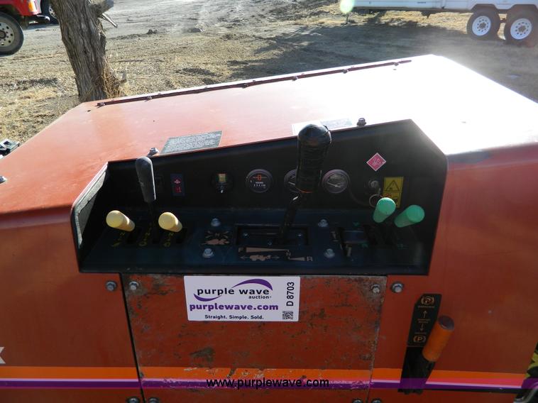 image for item D8703 2000 Ditch Witch 410SXD vibratory plow with trencher