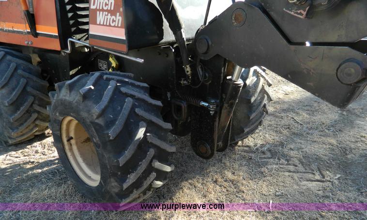 image for item D8703 2000 Ditch Witch 410SXD vibratory plow with trencher