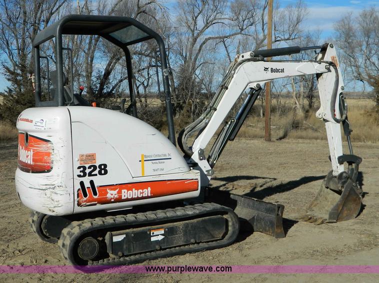 image for item D8704 2006 Bobcat 328G compact excavator