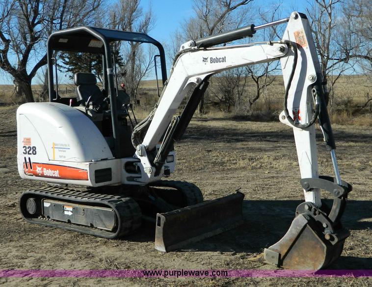 image for item D8704 2006 Bobcat 328G compact excavator