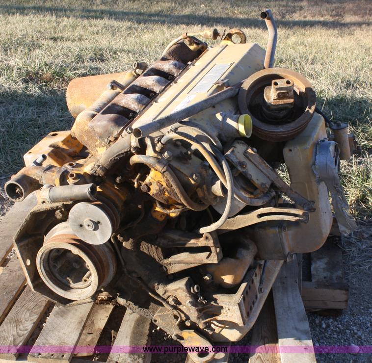 image for item H9555 Cummins 555 V8 diesel engine core