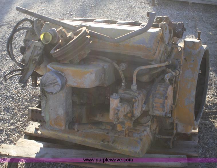 image for item H9555 Cummins 555 V8 diesel engine core