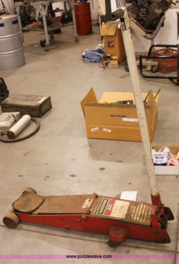 image for item A1830 Black Hawk SJ-3 2 ton floor jack