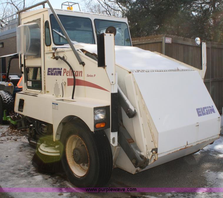image for item A2497 2001 Elgin Pelican series P street sweeper
