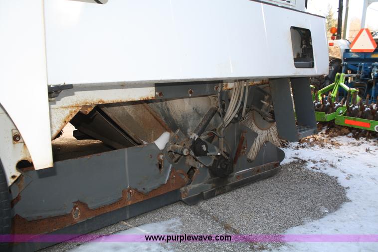 image for item A2497 2001 Elgin Pelican series P street sweeper