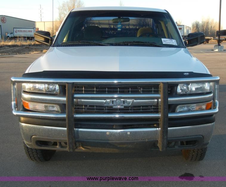 image for item A3391 2000 Chevrolet Silverado 2500 LS extended cab pickup truck