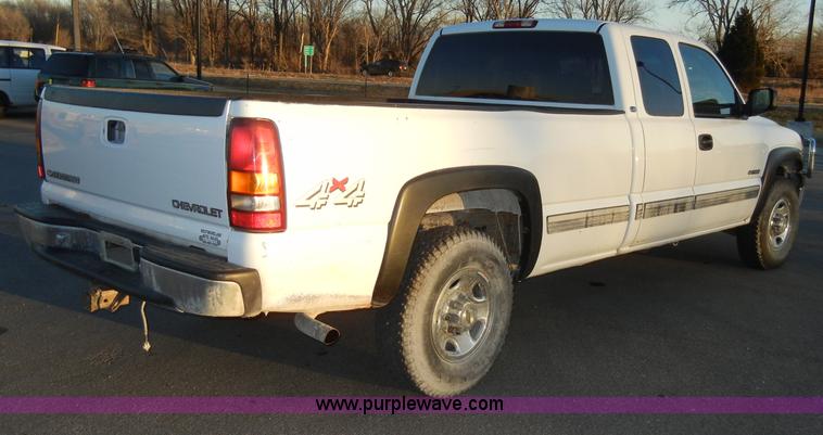 image for item A3391 2000 Chevrolet Silverado 2500 LS extended cab pickup truck
