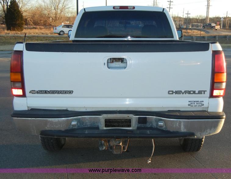 image for item A3391 2000 Chevrolet Silverado 2500 LS extended cab pickup truck
