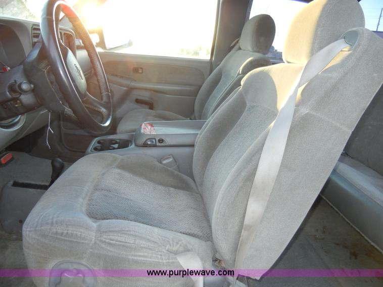 image for item A3391 2000 Chevrolet Silverado 2500 LS extended cab pickup truck