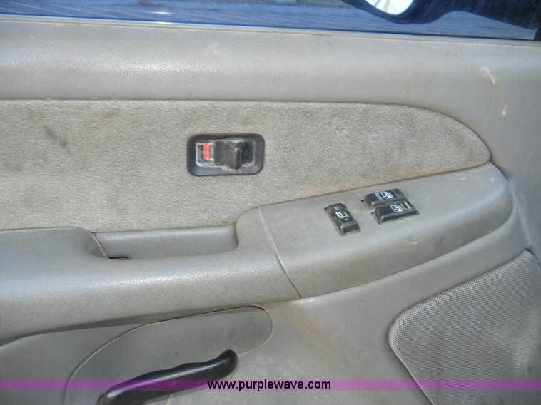 image for item A3391 2000 Chevrolet Silverado 2500 LS extended cab pickup truck