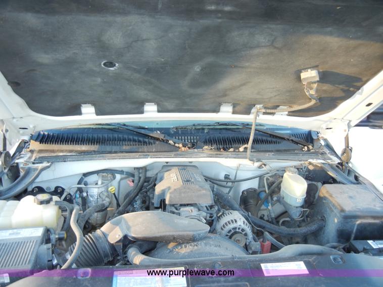 image for item A3391 2000 Chevrolet Silverado 2500 LS extended cab pickup truck