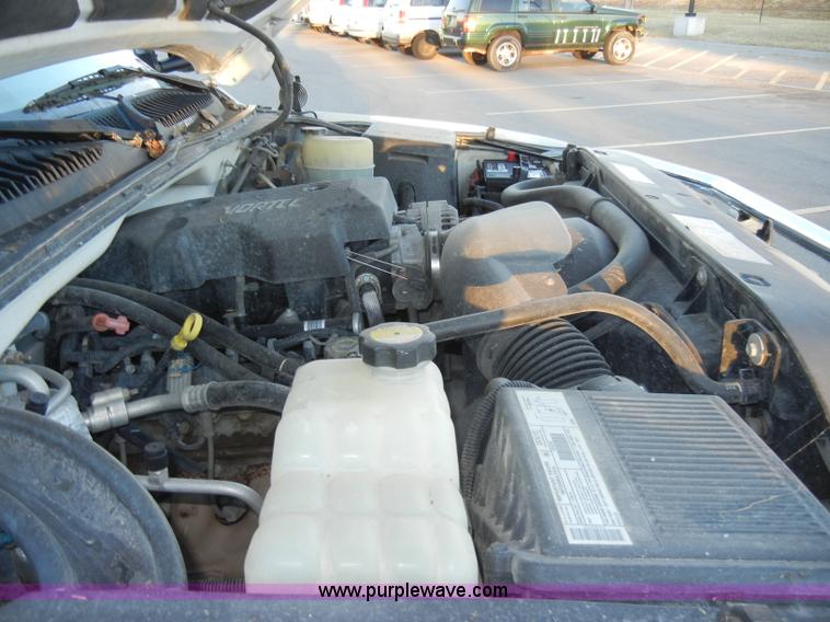 image for item A3391 2000 Chevrolet Silverado 2500 LS extended cab pickup truck