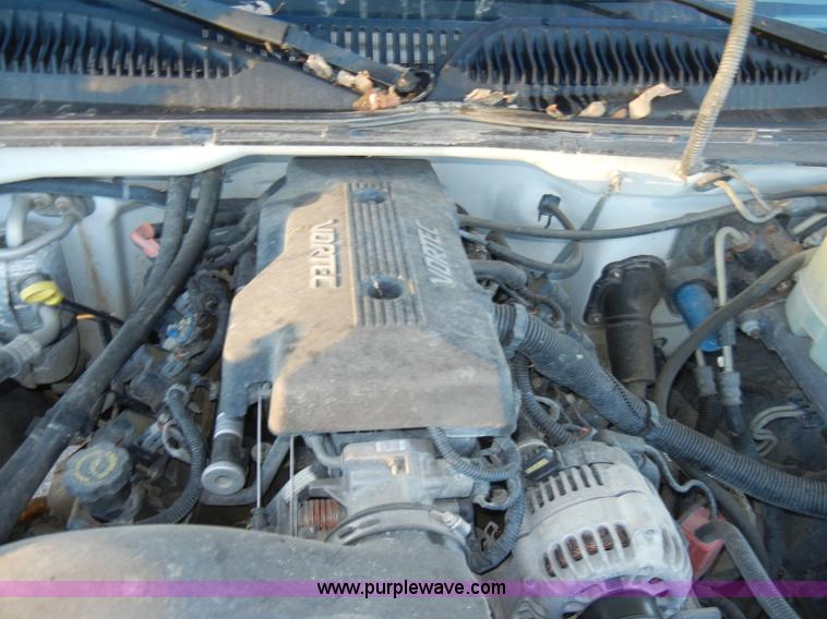 image for item A3391 2000 Chevrolet Silverado 2500 LS extended cab pickup truck