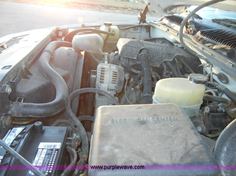 image for item A3391 2000 Chevrolet Silverado 2500 LS extended cab pickup truck