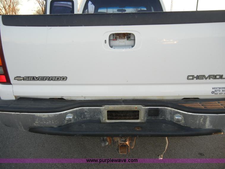 image for item A3391 2000 Chevrolet Silverado 2500 LS extended cab pickup truck