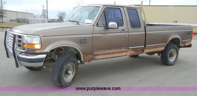 image for item A3396 1992 Ford F250 XLT Supercab pickup truck