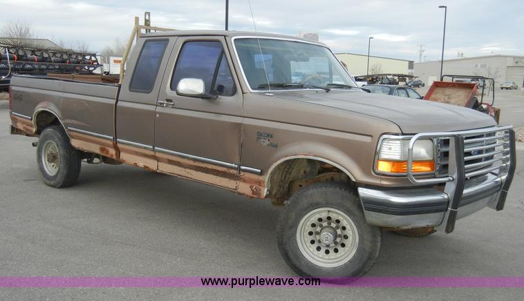 image for item A3396 1992 Ford F250 XLT Supercab pickup truck