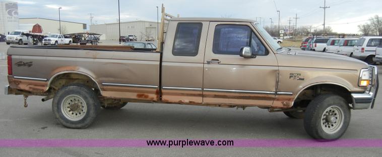 image for item A3396 1992 Ford F250 XLT Supercab pickup truck