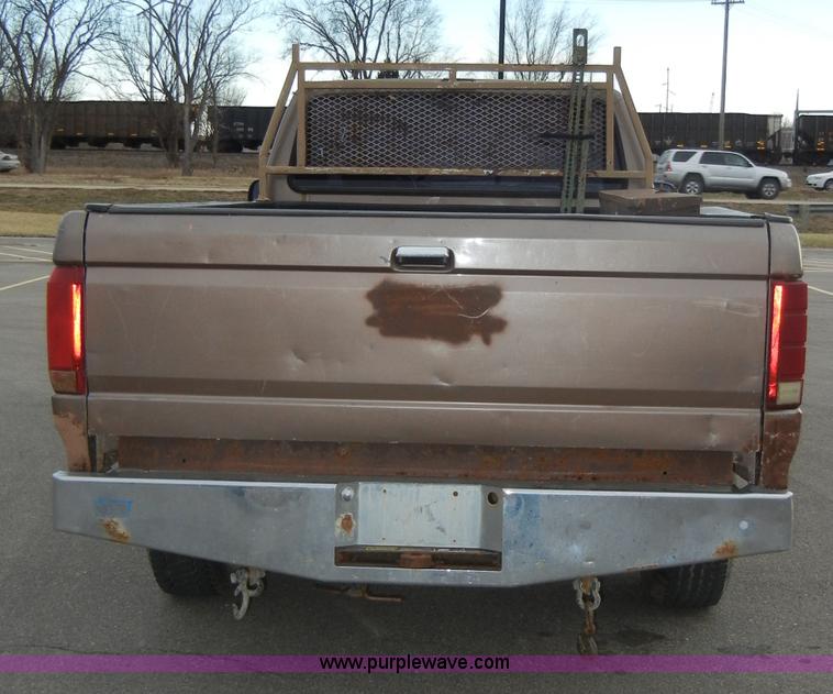 image for item A3396 1992 Ford F250 XLT Supercab pickup truck