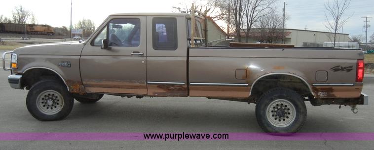 image for item A3396 1992 Ford F250 XLT Supercab pickup truck