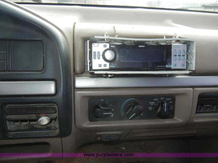 image for item A3396 1992 Ford F250 XLT Supercab pickup truck