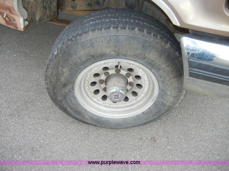 image for item A3396 1992 Ford F250 XLT Supercab pickup truck