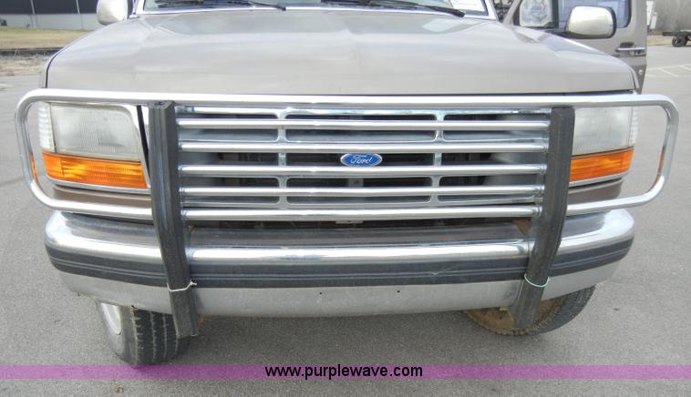 image for item A3396 1992 Ford F250 XLT Supercab pickup truck