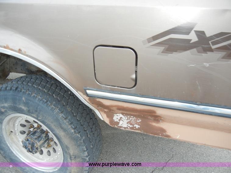 image for item A3396 1992 Ford F250 XLT Supercab pickup truck